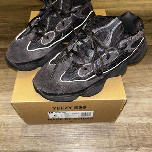 Adidas Yeezy 500 in Charcoal Black